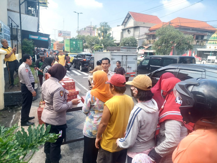 Asa Kepedulian Anggota, Polsek Gedangan Berbagi Takjil