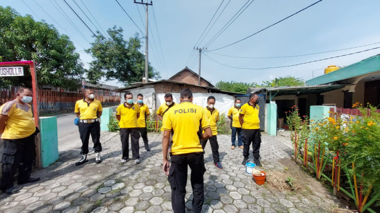 Bakti Religi Polresta Sidoarjo Bersihkan Tempat Ibadah