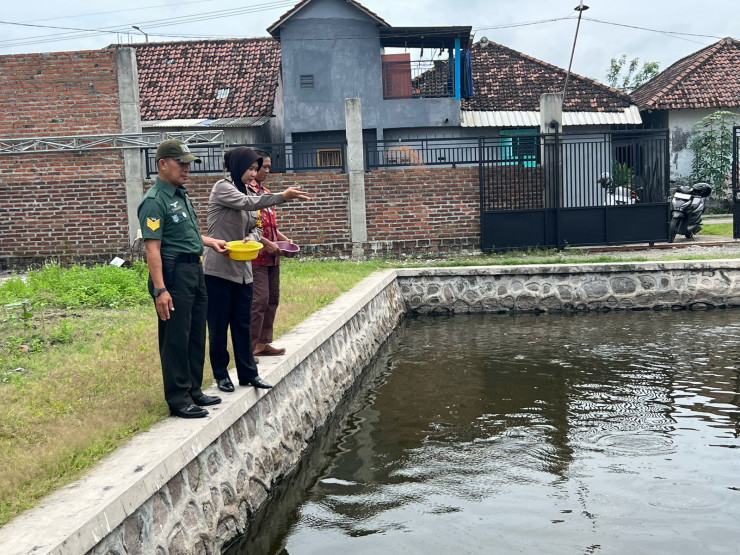 Tiga Pilar Wonoayu Kompak Tinjau Budidaya Ikan Gurami di Desa Mojorangagung