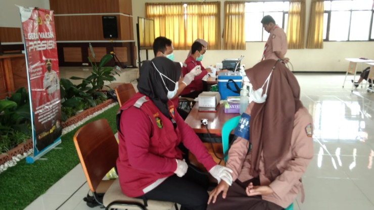 Cegah Lonjakan Covid-19 Jelang Nataru, Polres Trenggalek Galakkan Vaksinasi Pelajar